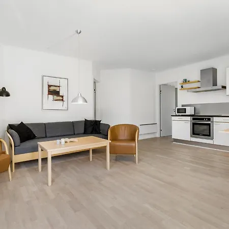 Sopark Lejl, 49 *